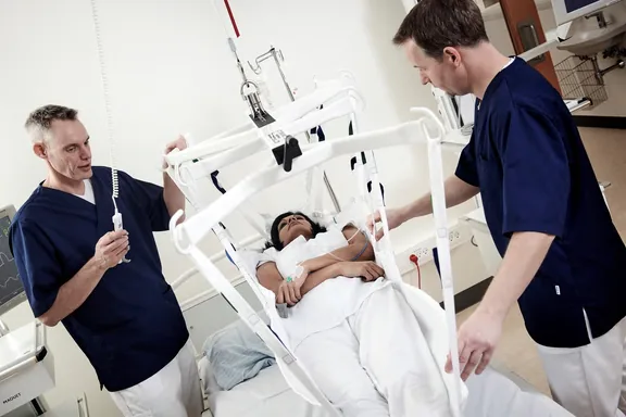 Grúa de techo en sala de radiografía